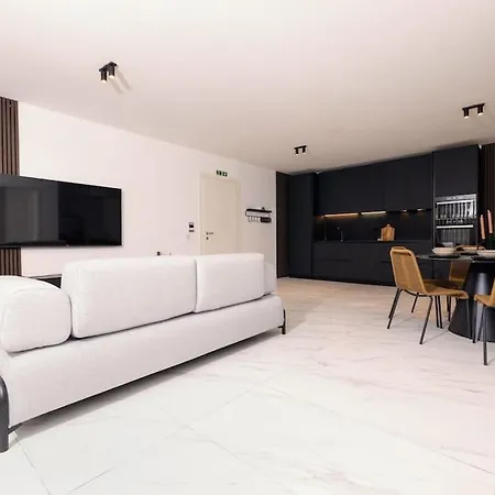 Apartment Oasis *